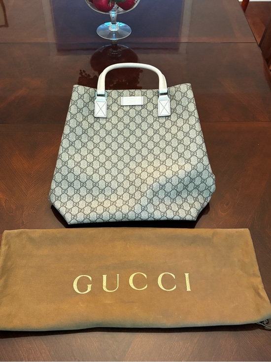 Gucci Handbags - Gucci Beige/White GG Supreme Canvas Top-Handle Tote